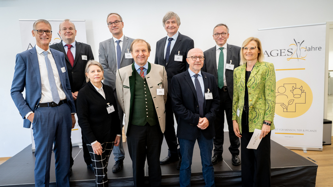 Gruppenbild Feier 20 Jahre AGES (Vergrößert das Bild in einem Dialog Fenster)